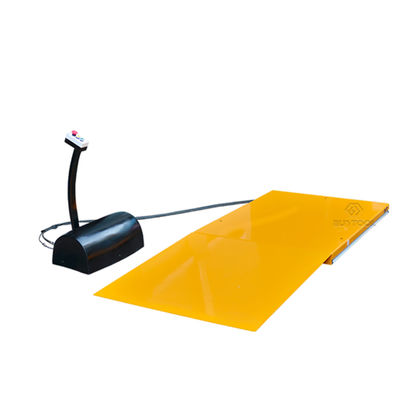 Low Profile Hydraulic Lift Tables With Ramp Hand Pallet Truck 600kg 1450x1140mm