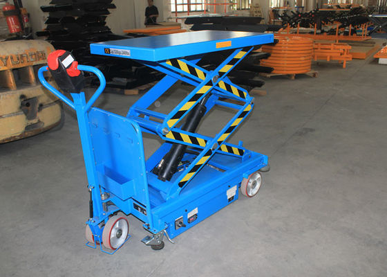 Mini Self Propelled Electric Scissor Lift Aerial Work Platform 2460lbs Maximum Height 70"