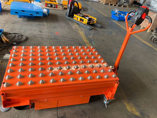 Scissor Automatic Braking Mobile Lift Tables 500kg With Integrated Pop Up Ball Transfer
