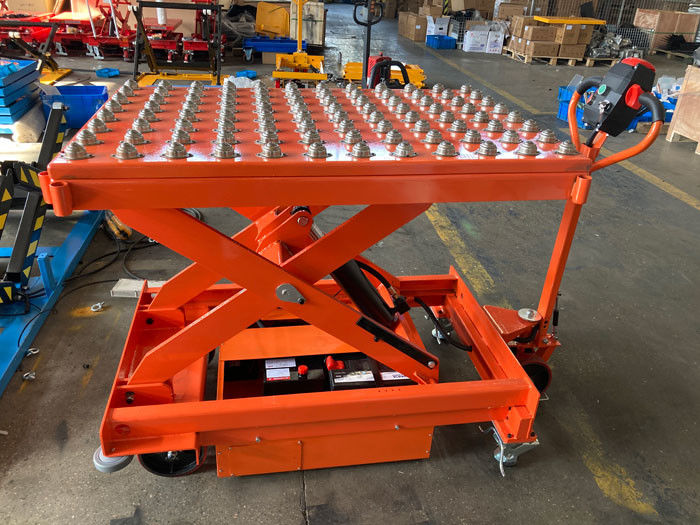 Scissor Automatic Braking Mobile Lift Tables 500kg With Integrated Pop Up Ball Transfer